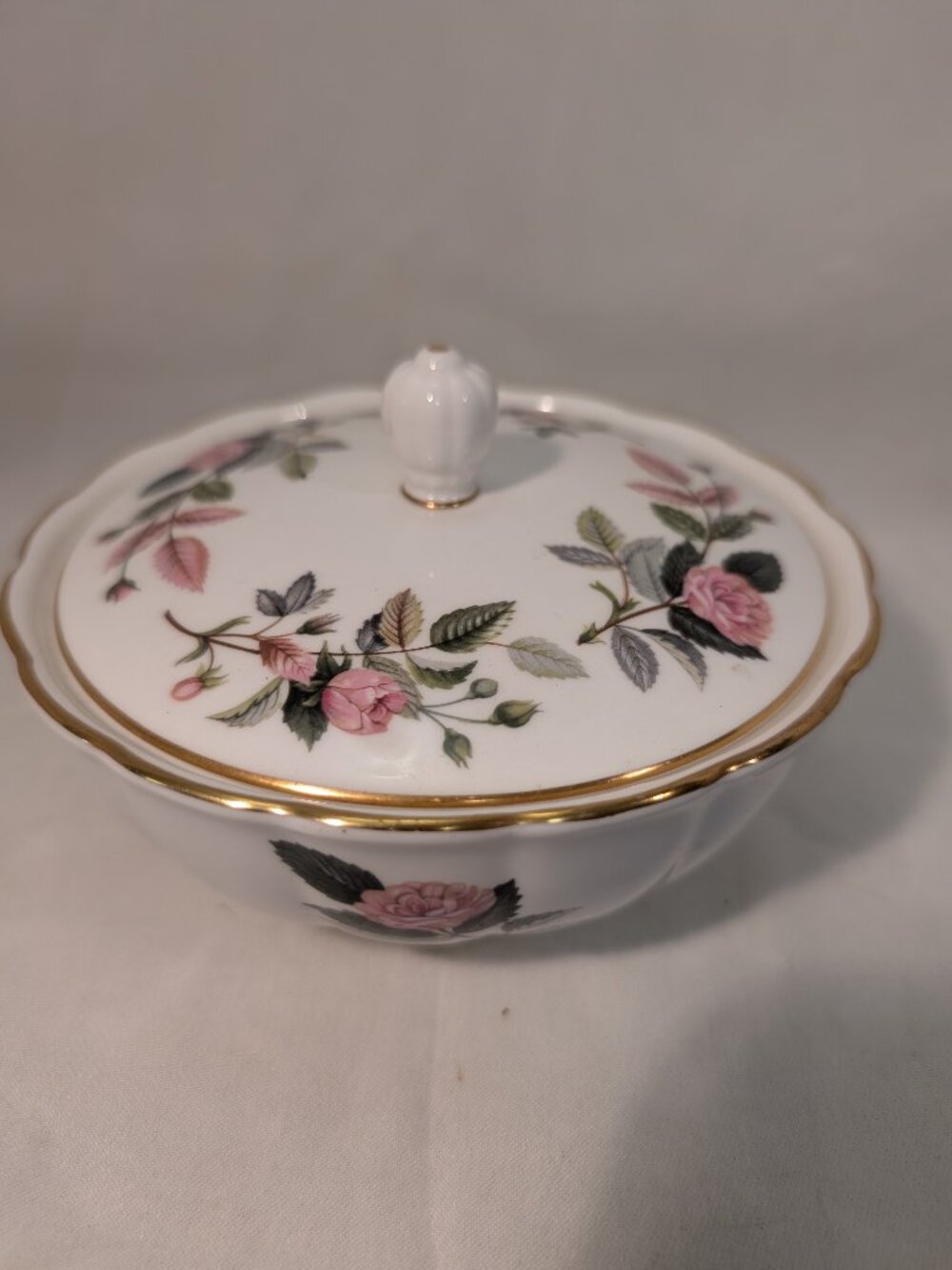 WEDGWOOD HATHAWAY ROSE Covered Dish Dresser Vanity Cabinet/Shelf  Display